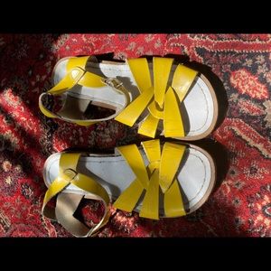 Saltwater Sandals Size 5